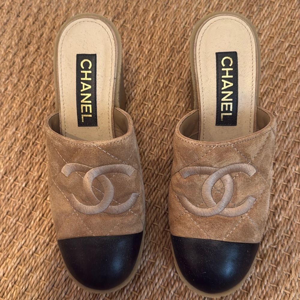 Chanel tan suede and black leather wedge mules size 38